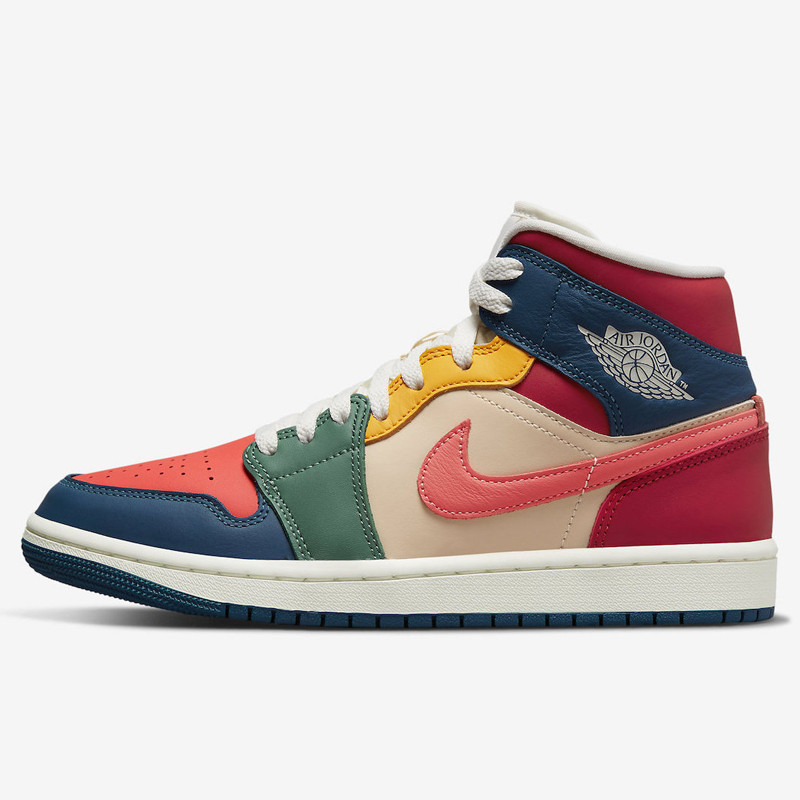 SEPATU SNEAKERS AIR JORDAN Wmns AJ 1 Mid