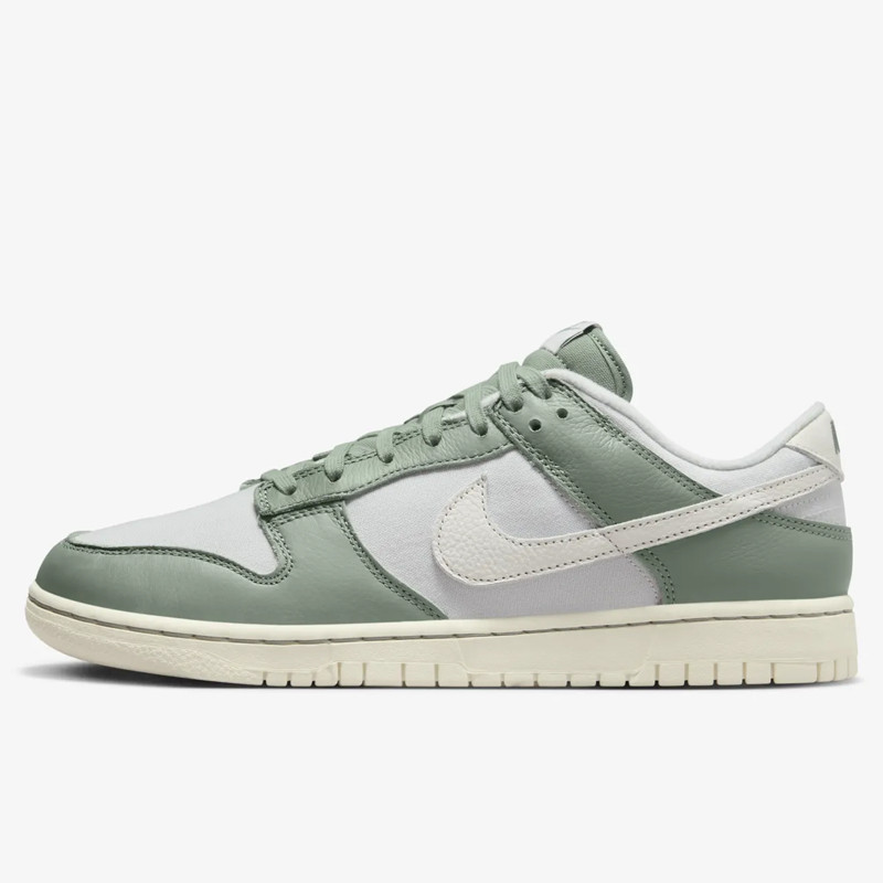 SEPATU SNEAKERS NIKE Dunk Low Retro PRM