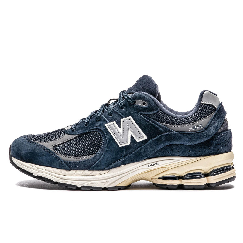 SEPATU SNEAKERS NEW BALANCE 2002R