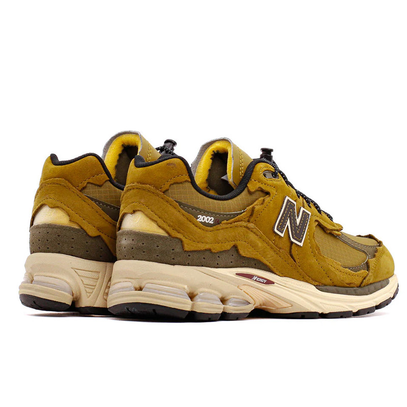 SEPATU SNEAKERS NEW BALANCE 2002R Protection Pack