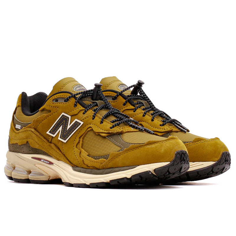 SEPATU SNEAKERS NEW BALANCE 2002R Protection Pack