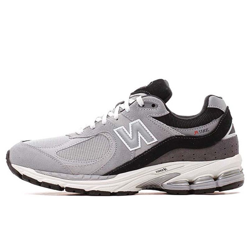 SEPATU SNEAKERS NEW BALANCE 2002R