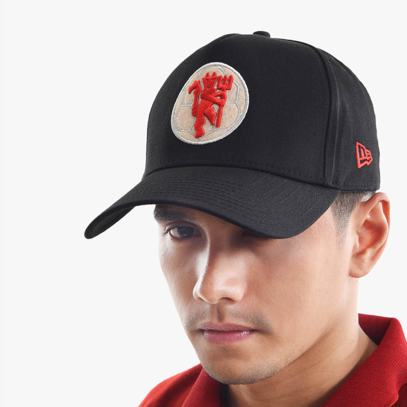 AKSESORIS SNEAKERS NEW ERA Manchester United 9FORTY A Frame Cap