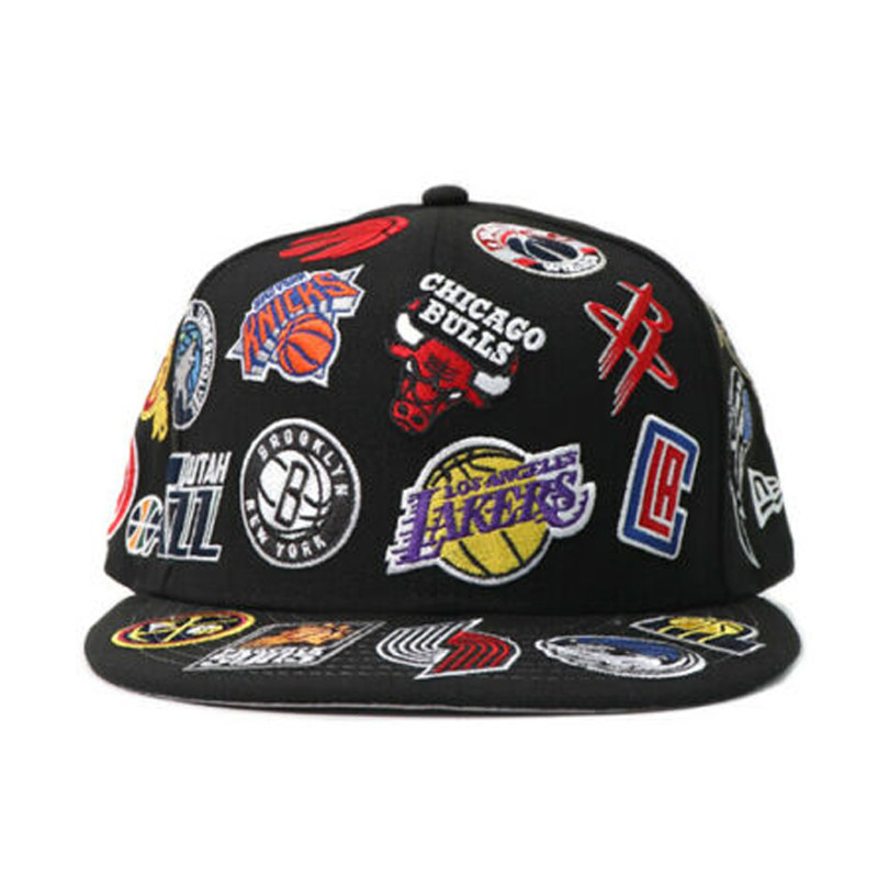 AKSESORIS SNEAKERS NEW ERA NBA Logo Allover 59Fifty Cap